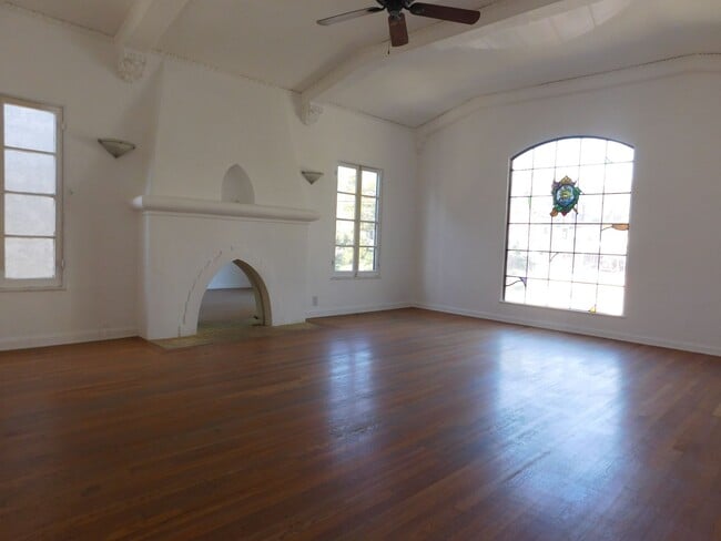 Building Photo - 3346 Rowena Ave