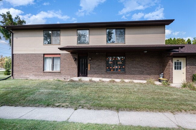 Building Photo - 1301 Springfield Dr