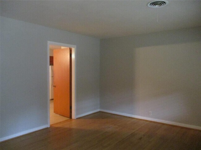 Foto del edificio - 1508 W Tucker Blvd