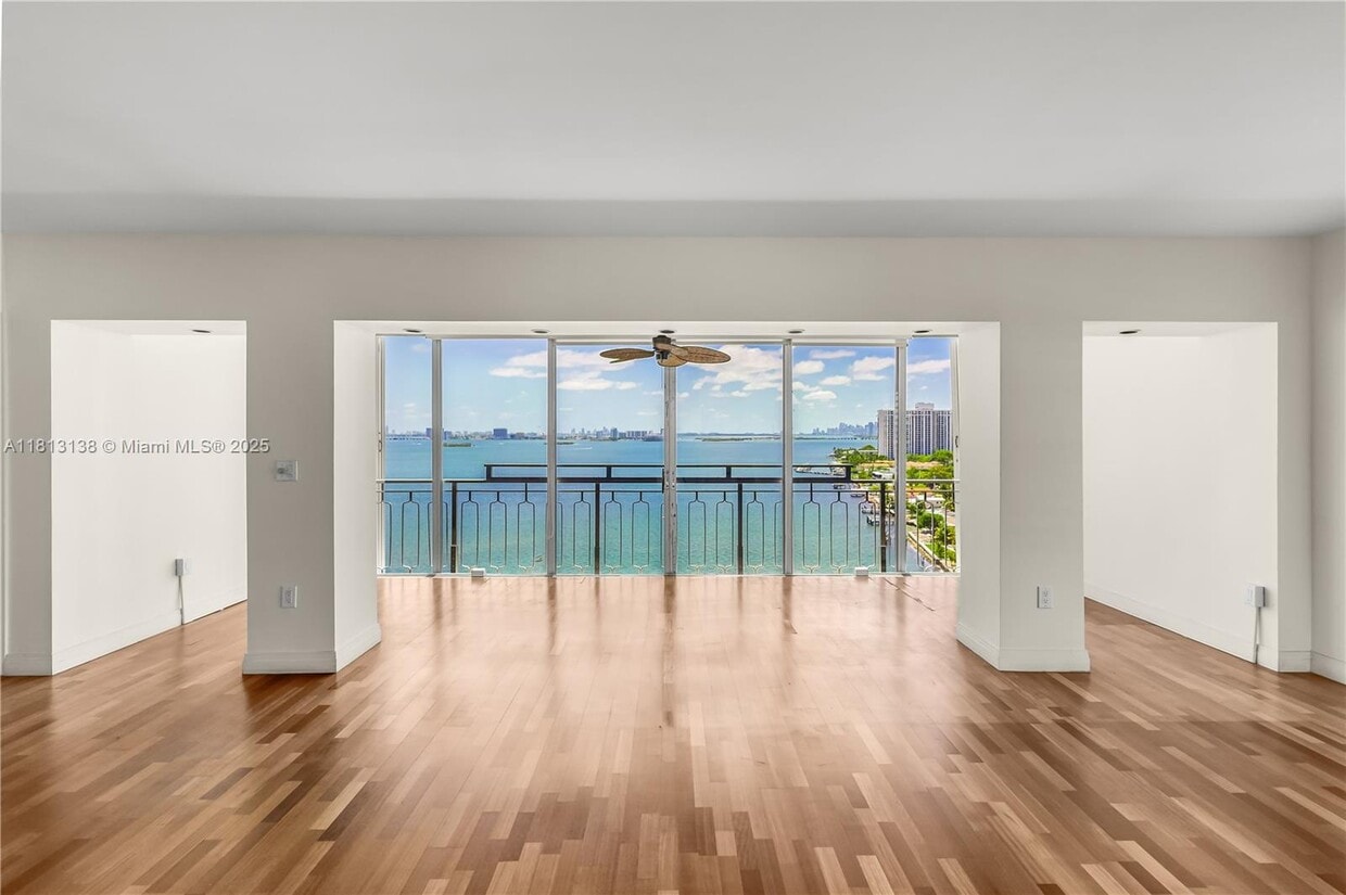 Primary Photo - 11111 Biscayne Blvd