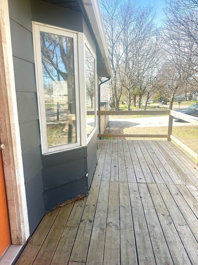 Foto del edificio - Spacious 4 Bed Home Near Bass Pro with Detached Garage & Fenced Yard