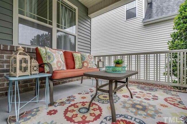 Building Photo - 4 Bedroom Home with Bonus Room & 2 Car Gar...