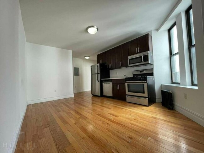 Foto del edificio - 1 bedroom in ASTORIA NY 11106