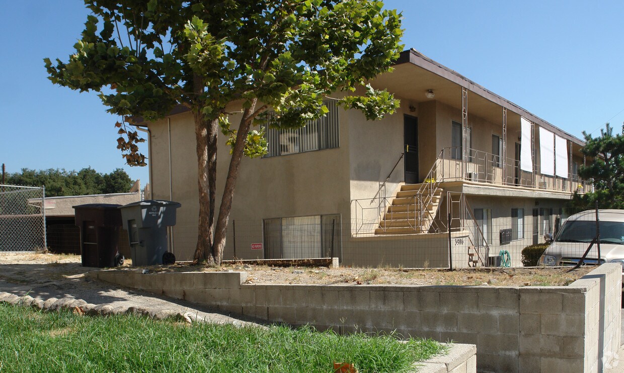 Building Photo - 3906 La Crescenta Ave