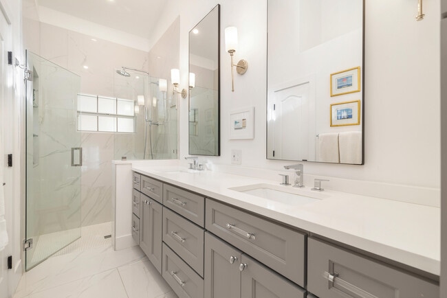 Foto del edificio - 15 Commodore Pl