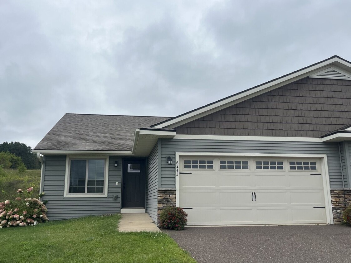 Primary Photo - Aspen Meadows Twin Home