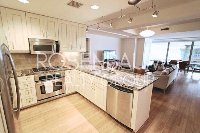 Foto del edificio - Enchanting fully furnished two-bed Condo a...