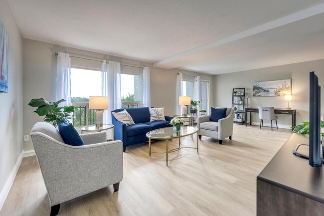 Photo du bâtiment - Waterloo Heights Apartments & Townhomes