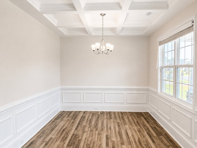 Building Photo - 2120 Lunsford Dr