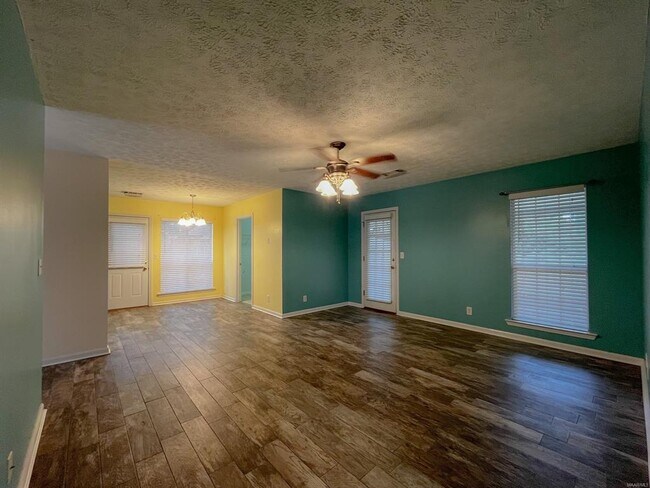 Foto del edificio - 121 Hickory Trail