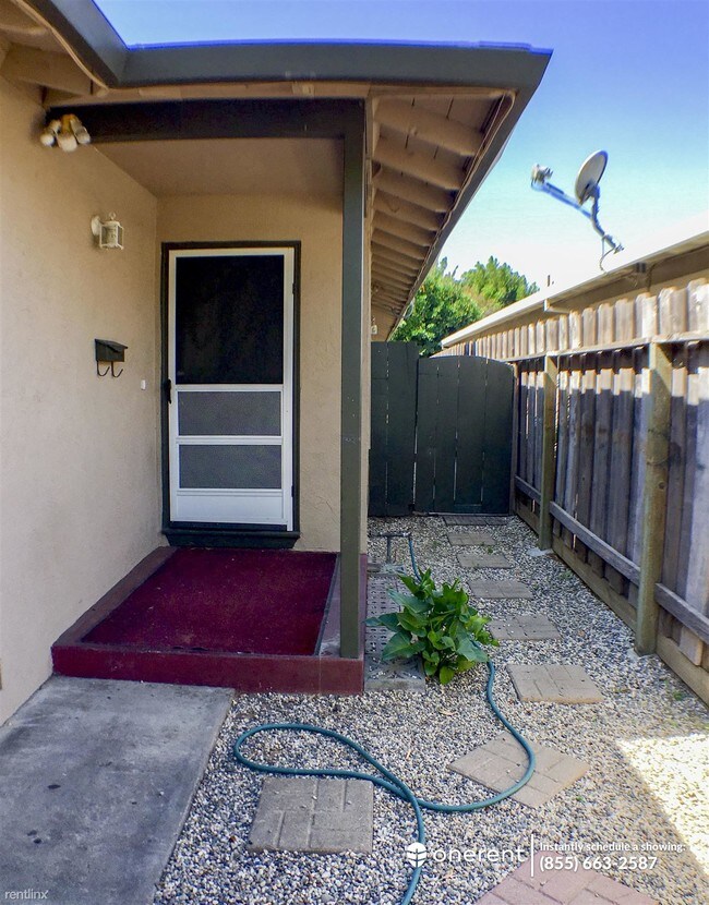 Foto del edificio - 2 br, 1.5 bath Duplex - 839 N 15th Street -