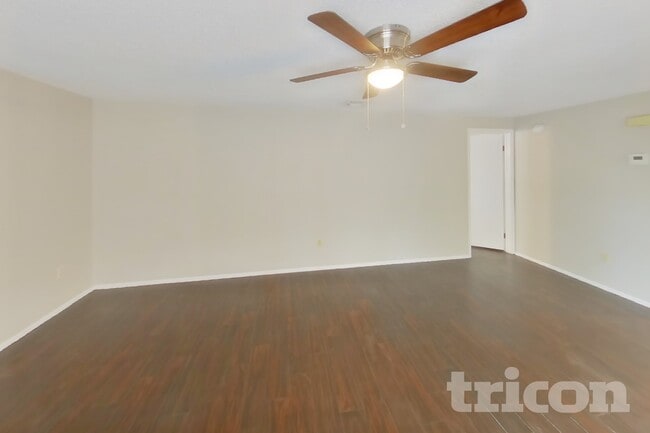 Building Photo - 8102 Chickasaw Ln