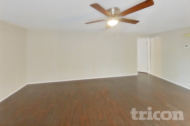 Foto del edificio - 8102 Chickasaw Ln