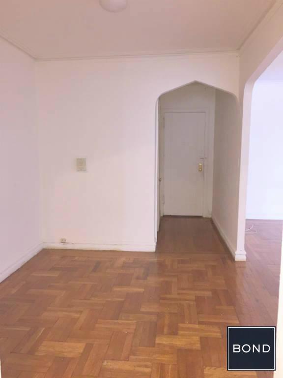 Foto del edificio - 145 Seaman Ave