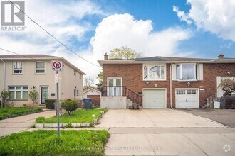 Building Photo - 17 Hillcrest Ave