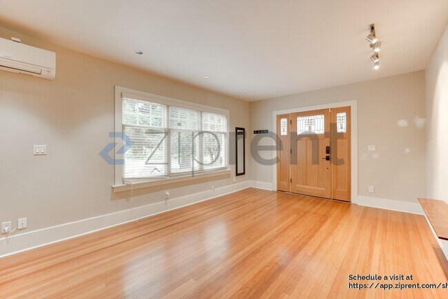 Foto del edificio - 3332 35th Ave S