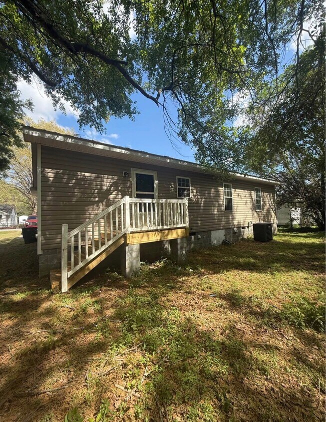 Building Photo - 1713 Harrel St