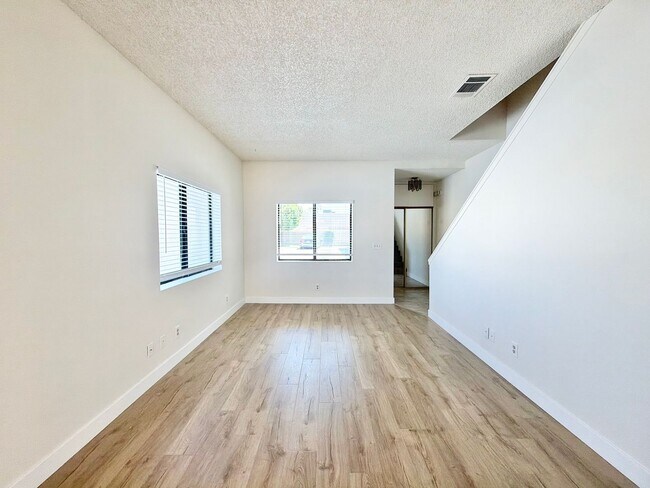 Foto del edificio - AVAILABLE NOW!! 2 Bedroom 2.5 Bathroom Apartment in Cathedral City!