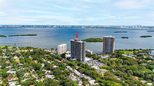Foto del edificio - 780 NE 69th St