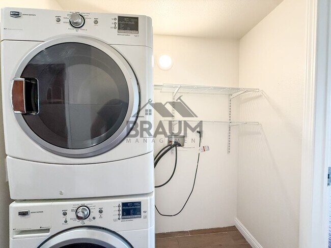 Foto del edificio - 332 S Virgil Ave