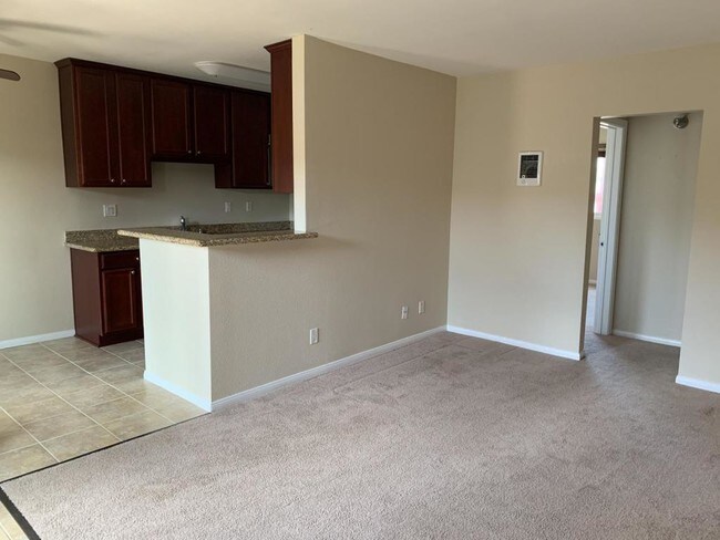 Building Photo - 4424 Altadena Ave Unit 14