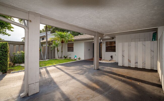 Foto del edificio - 1873 Deer Creek Wildwood Ln E