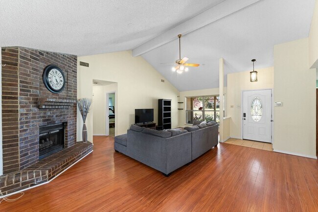 Building Photo - 626 Brittany Dr