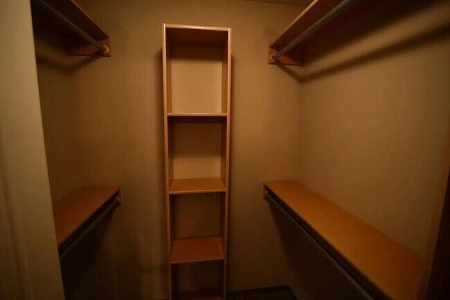 Foto del edificio - 5245 N Lycee Cir