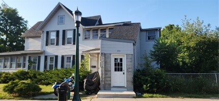 Building Photo - 504 Mundy St