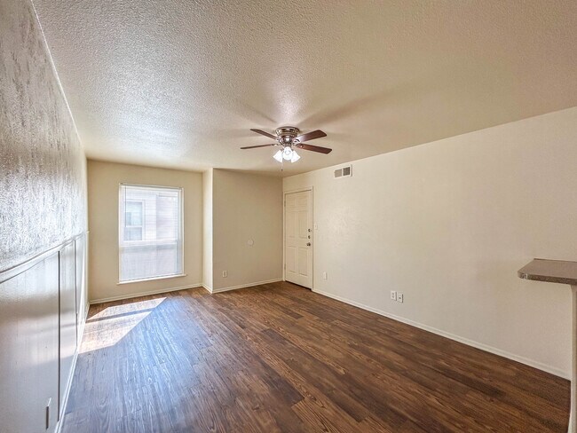 Foto del edificio - Pecan Grove Apartments