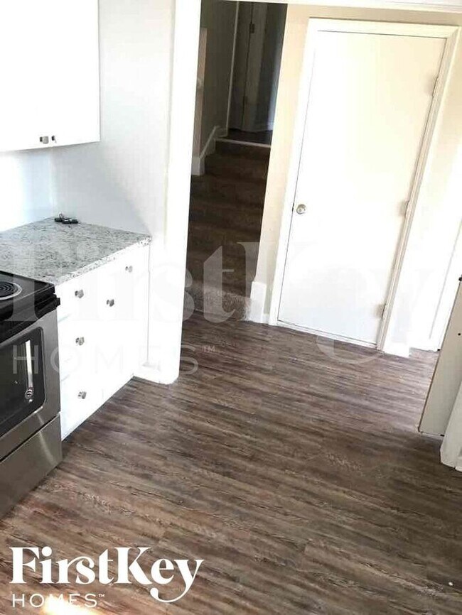 Foto del edificio - 1611 Cooper Dr