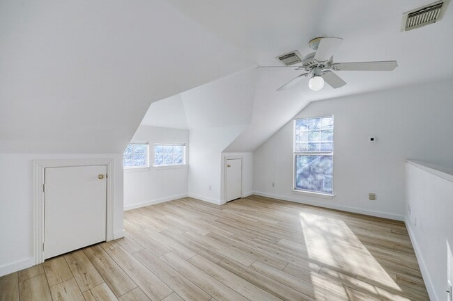 Building Photo - 1401 Castle Ct