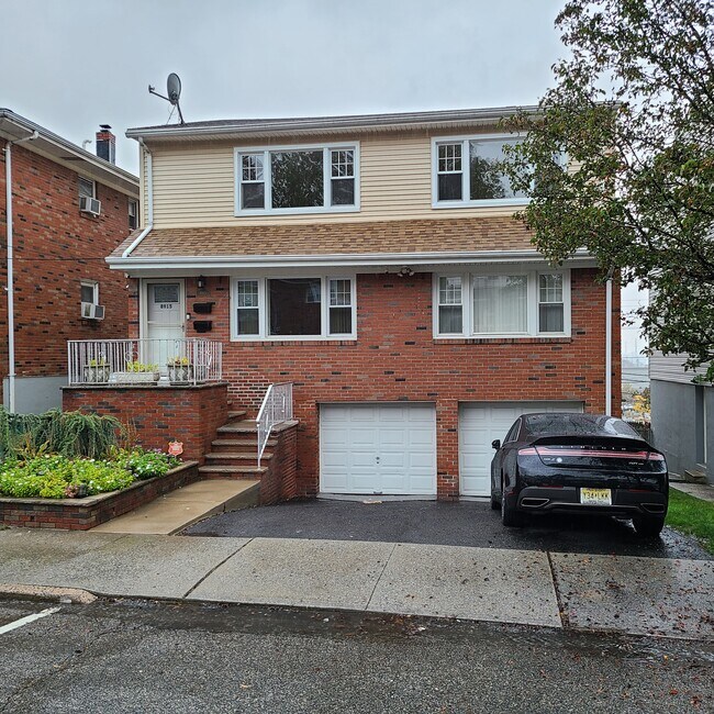 Top Floor Unit - 8915 Columbia Ave