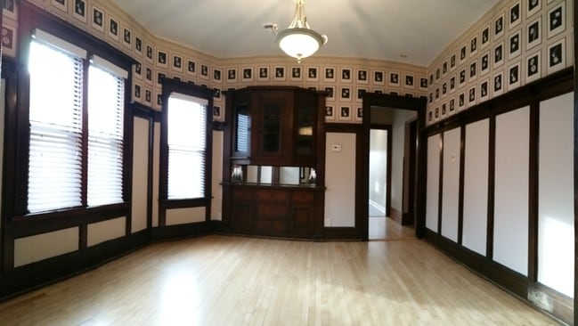 Comedor - 1939 N Bartlett Ave