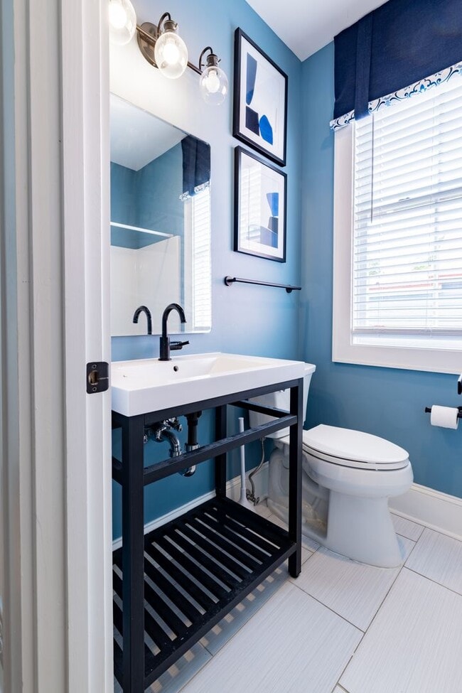 Building Photo - 33 Ashton St