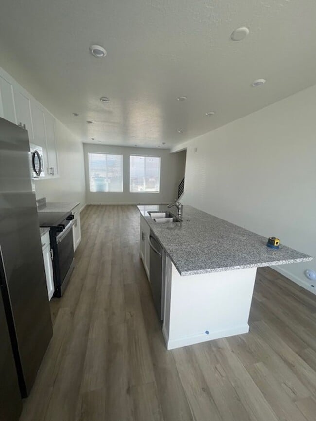Building Photo - NEW Saratoga Springs Home