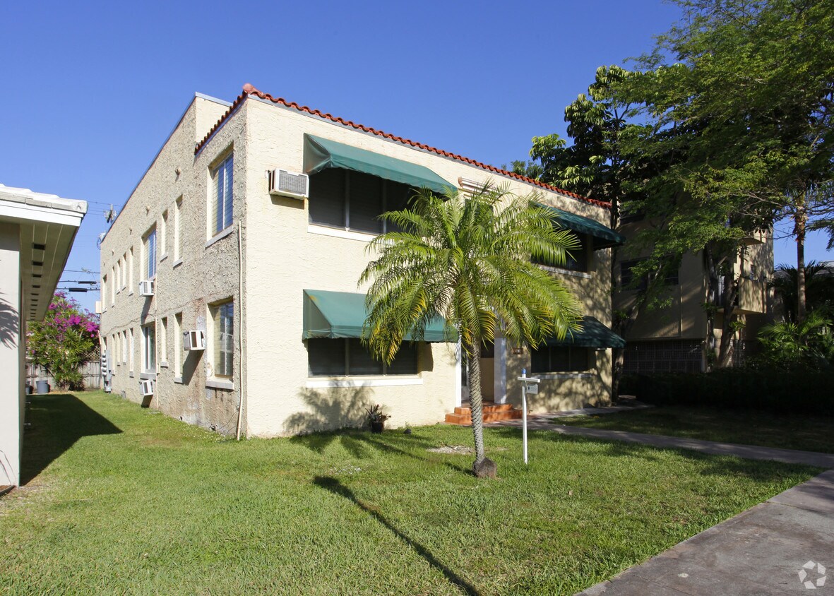 Primary Photo - 1610 Salzedo St