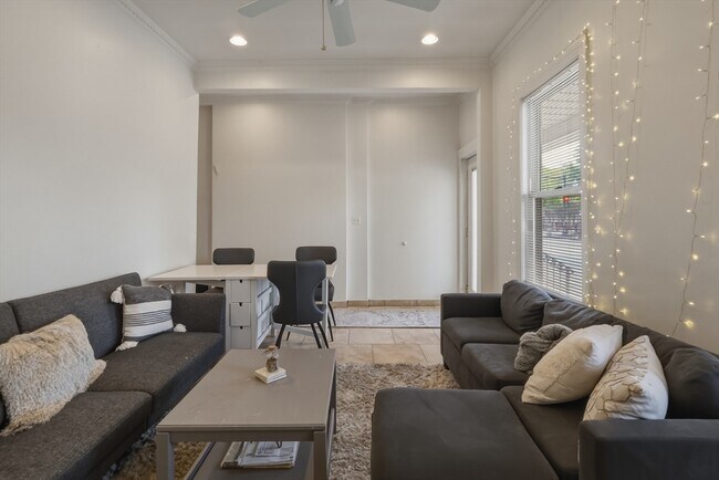 Foto del edificio - 573 Somerville Ave