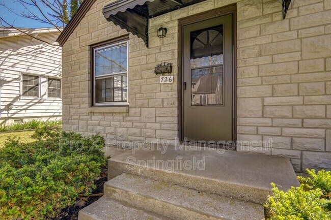 Building Photo - 726 S McCann Ave