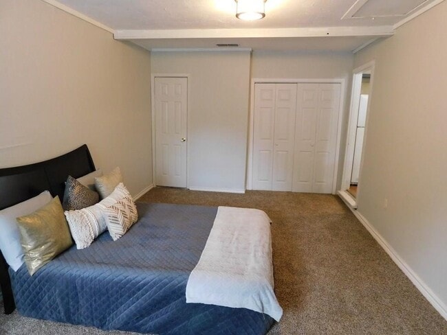 Building Photo - 2/1 - Pet Friendly Near TSU