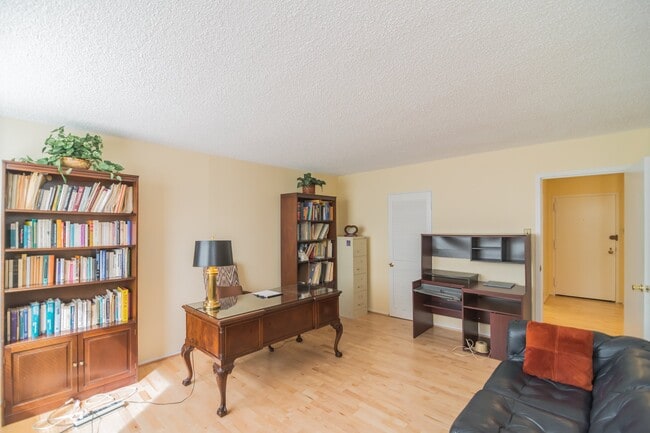 Building Photo - 1325 18th St NW