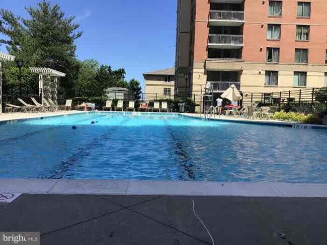 Foto del edificio - 11710 Old Georgetown Rd