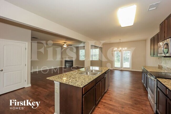 Foto del edificio - 988 Lilfield Lane