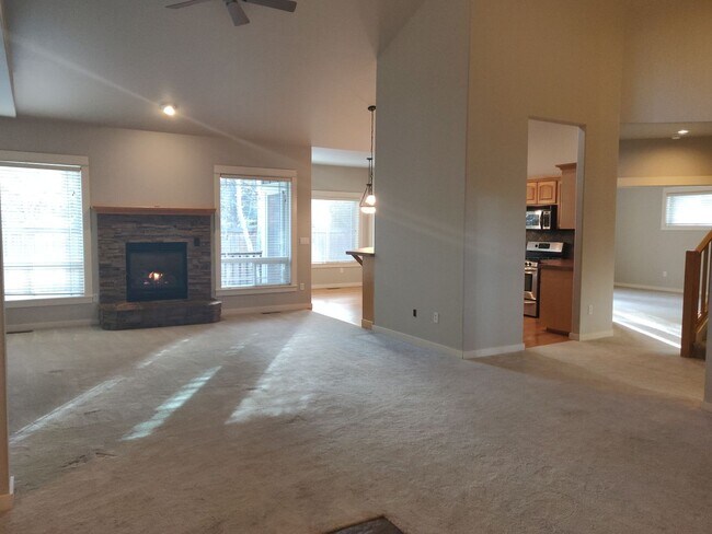 Foto del edificio - Stunning 4x2 with all bedrooms on the main...