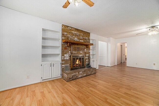 Foto del edificio - Beautifully crafted 3-2-2 home in the Gree...