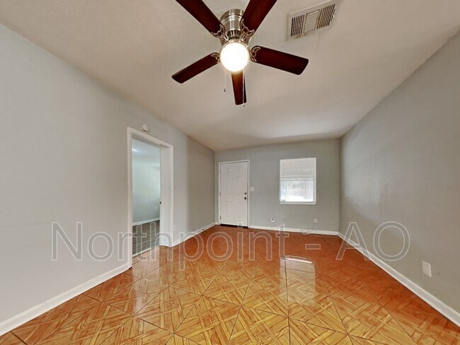 Building Photo - 5716 Banyan Dr