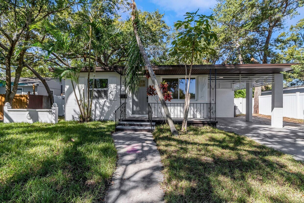 Foto principal - 2710 Boca Ciega Dr N