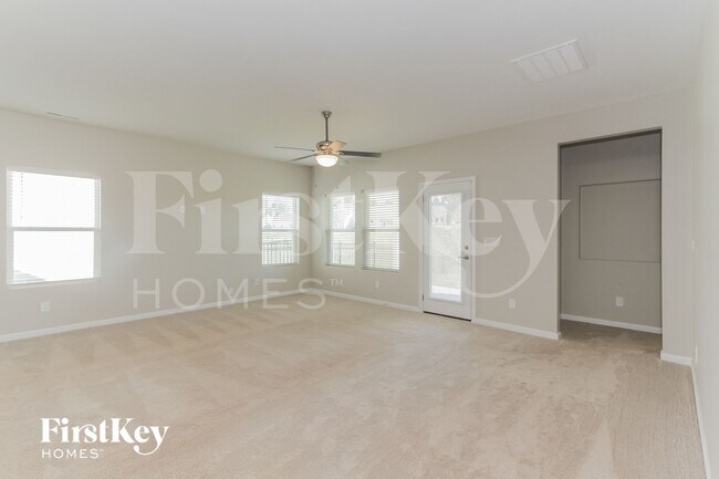 Foto del edificio - 7798 Creek Park Dr