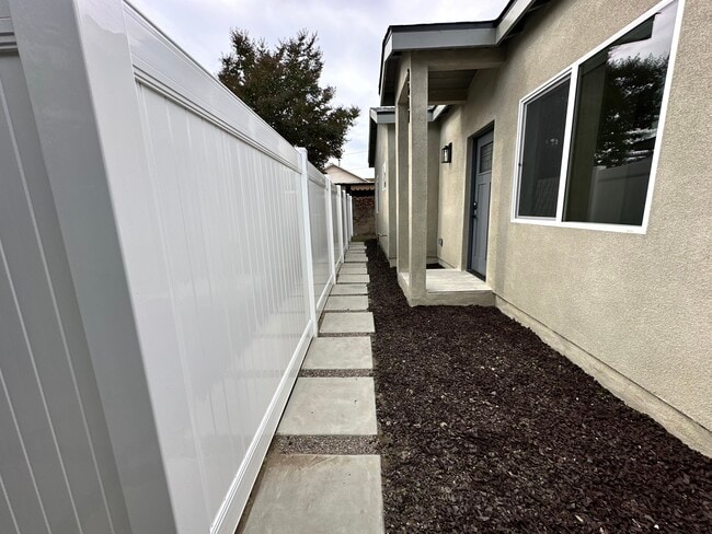 Building Photo - 3617 W Victory Blvd