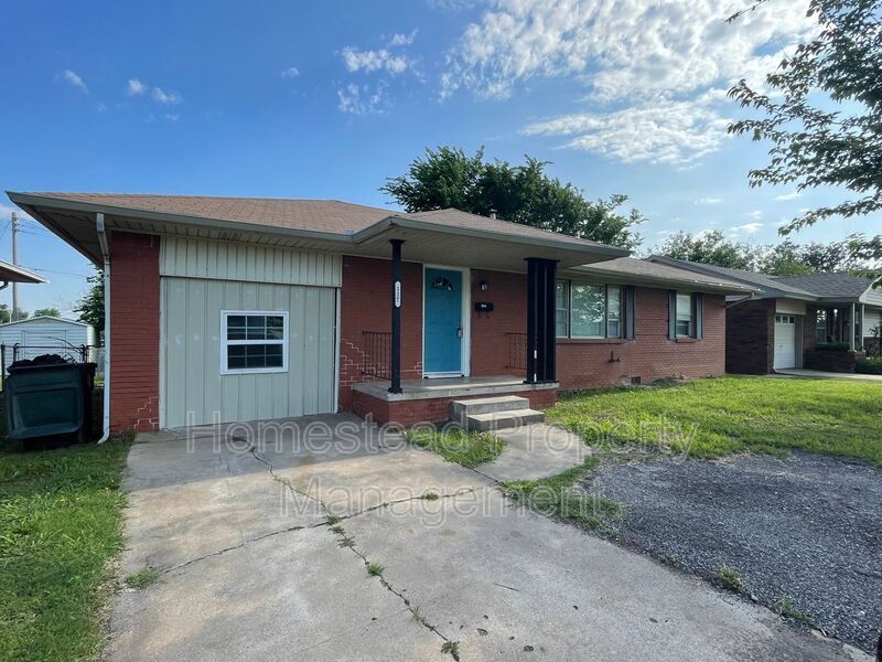 Primary Photo - 117 W Pratt Dr